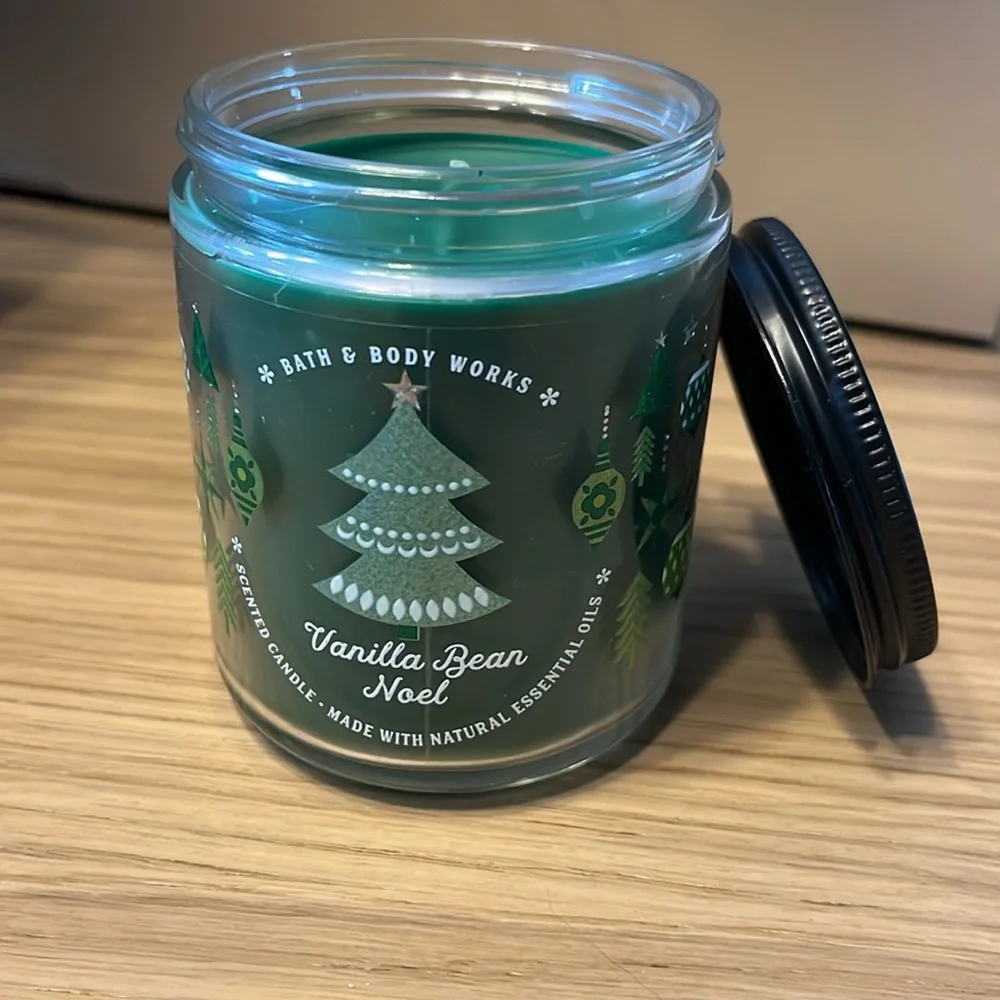 Bath & Body Works Single Wick Candle. Vanilla Bean Noel.